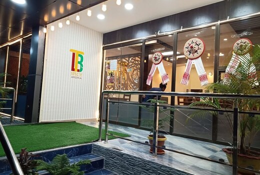 HOTEL TLB PALACE