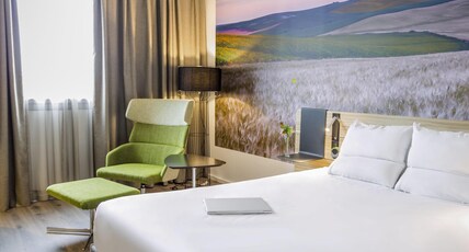 NOVOTEL SEVILLA Room Type - Deluxe room with double bed