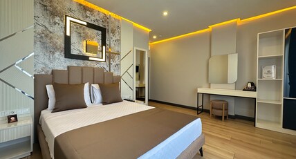 Fourpoints Airport Hotel Room Type - Deluxe Double Room