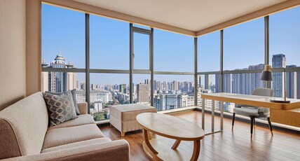 Hilton Garden Inn Wuhan Hankou Room Type - KING PREMIUM ROOM