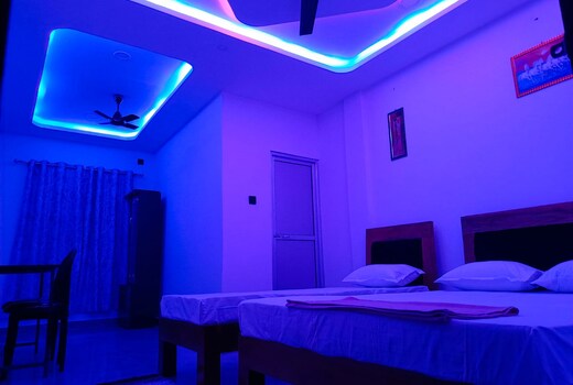 HYRAX HOME STAY