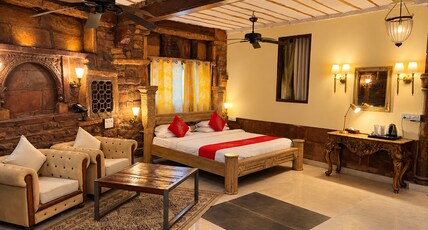 Jhankar Haveli Room Type - MAGRAJ SUIT with Fort View