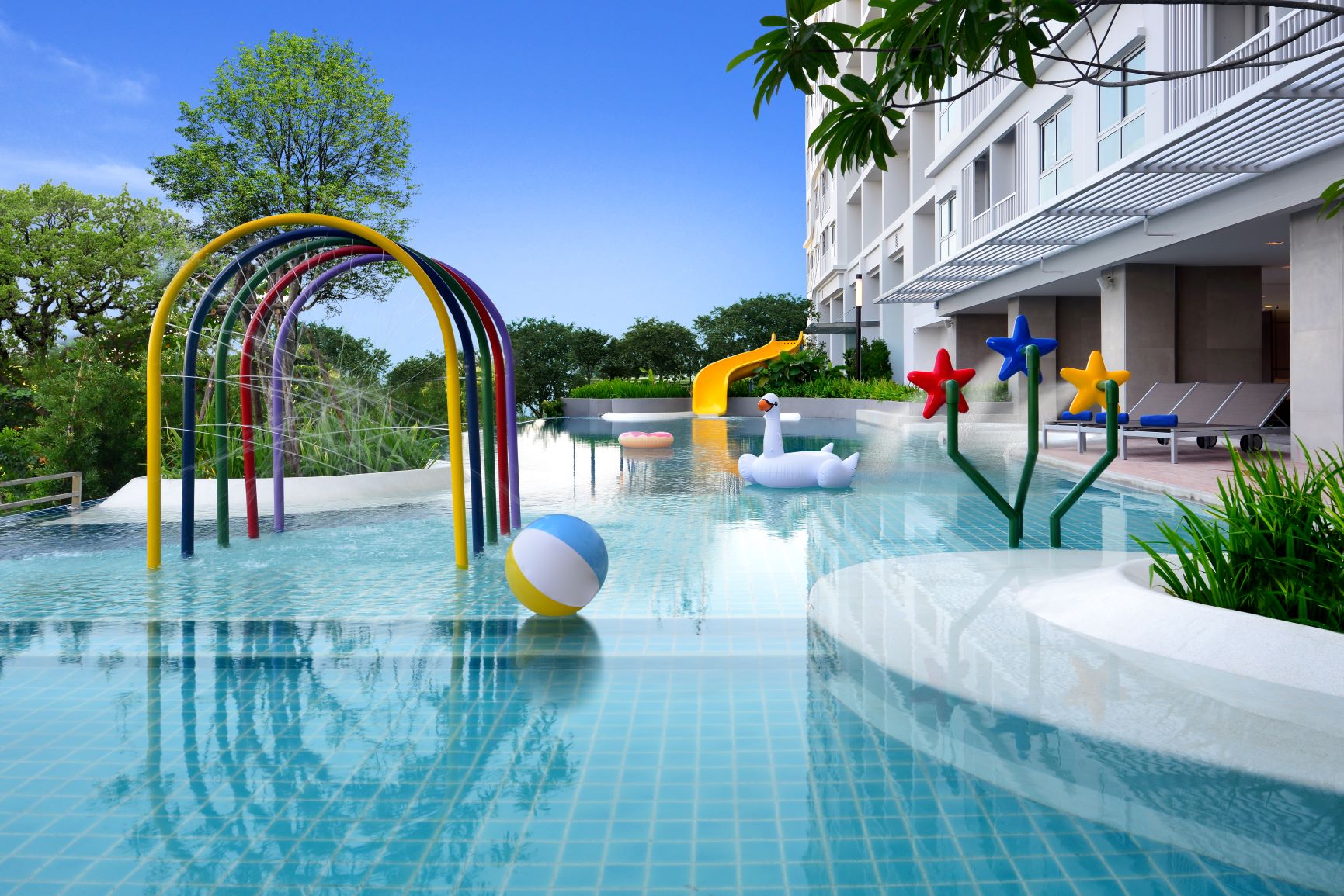 Centre Point Prime Hotel Pattaya - Tap to explore photos