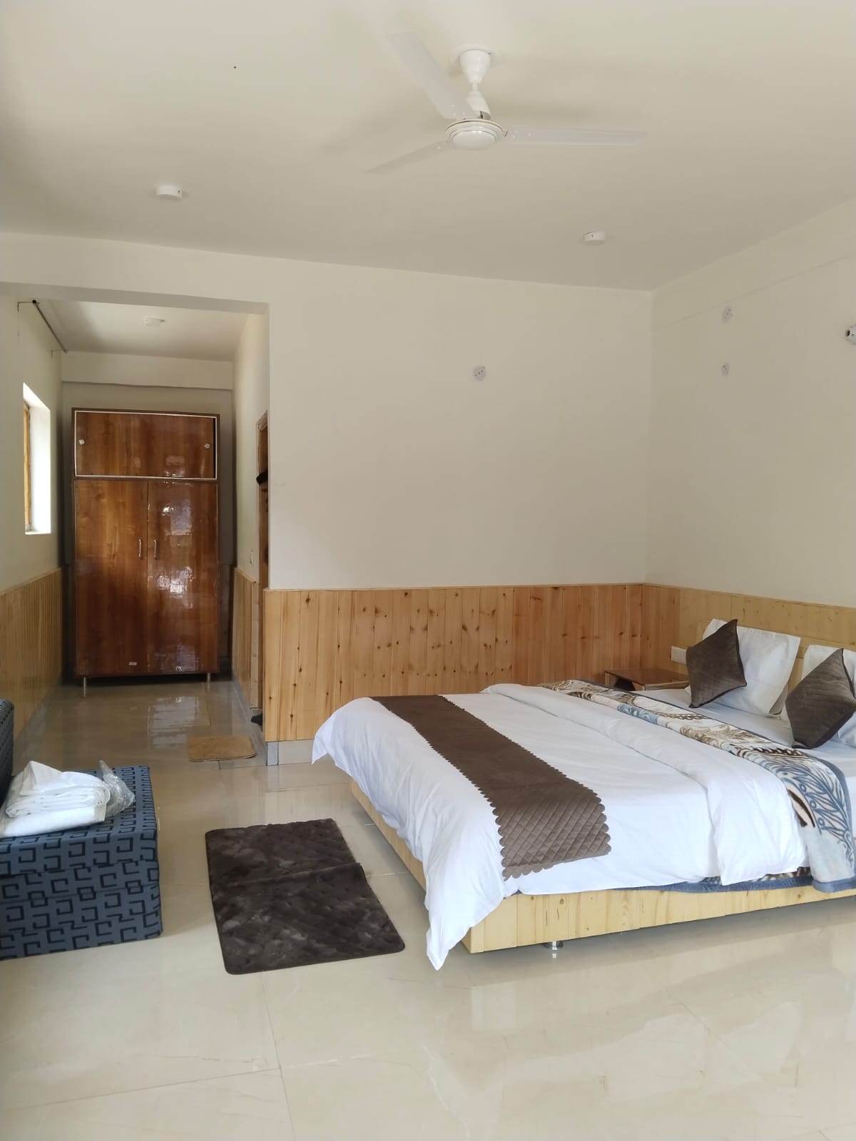 Rabu Guest House Tirthan - Tap to explore photos