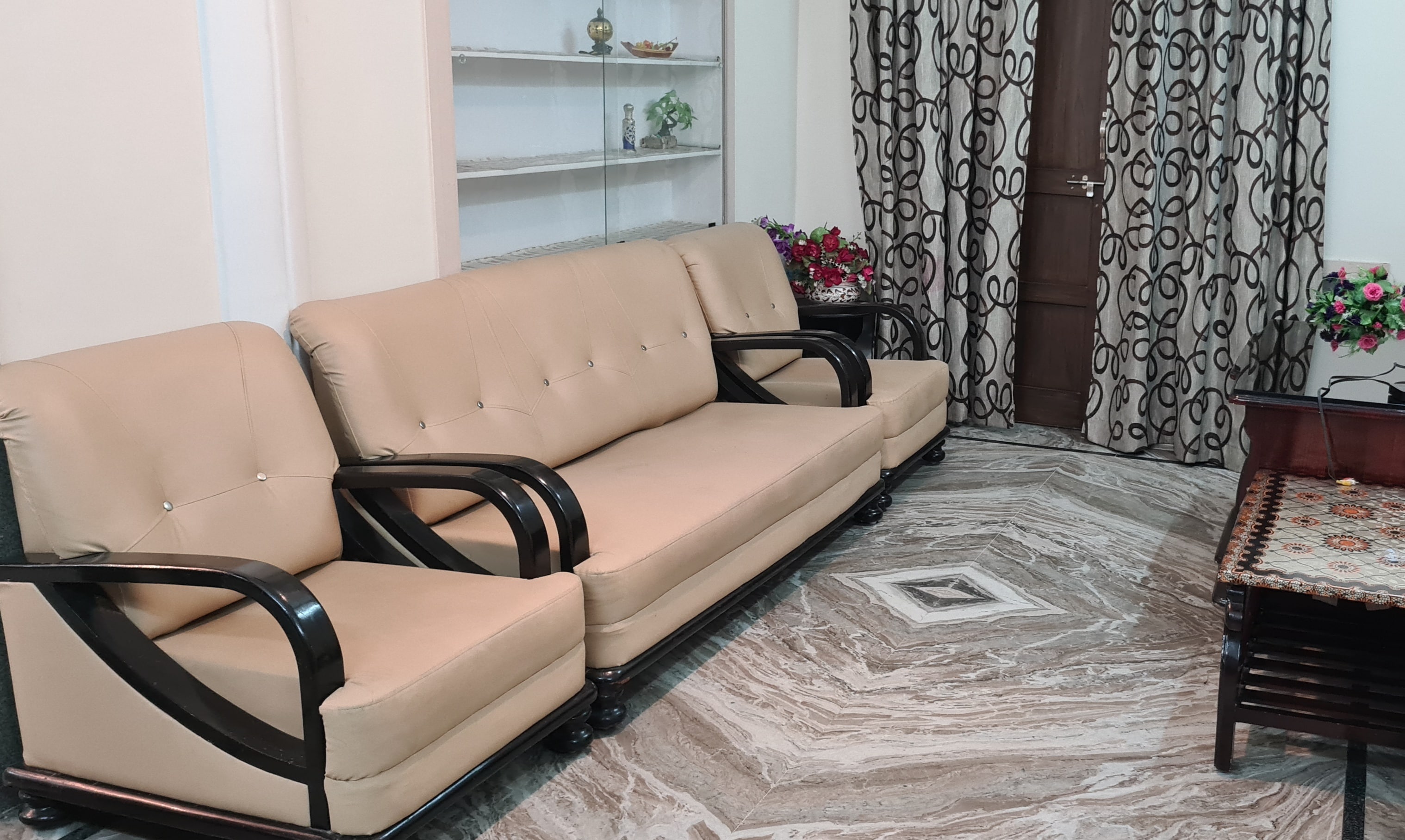 Wahed 4BHK Serviced Apartment - Tap to explore photos