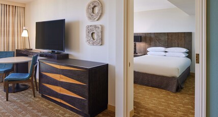 Embassy Suites by Hilton Waikiki Beach Walk Room Type - 2 QNS PARTIAL OCEANVW STE