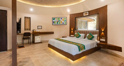 Treebo Premium Mowgli's Den Pench Tiger Reserve Room Type - Deluxe Room with Balcony And Forest View
