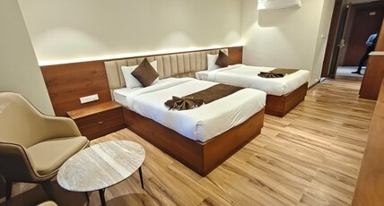 Ricch Hotels Room Type - Premium-twin Bed
