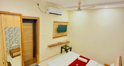 Hotel Manish International Room Type - Deluxe Room