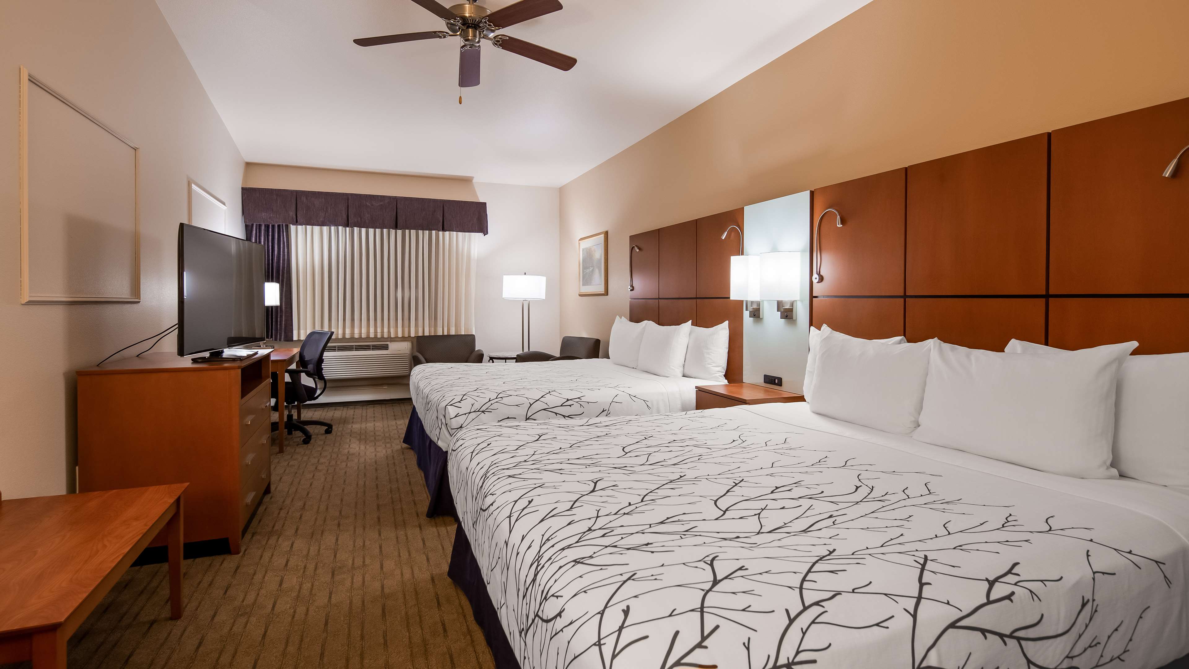 Best Western Plus Silver Saddle Inn - Tap to explore photos