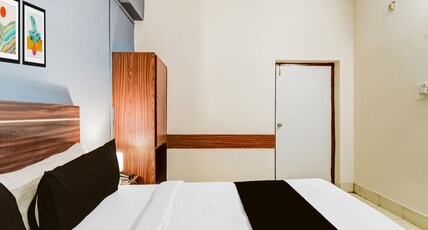 Hotel O Paradise Circle Room Type - Premium