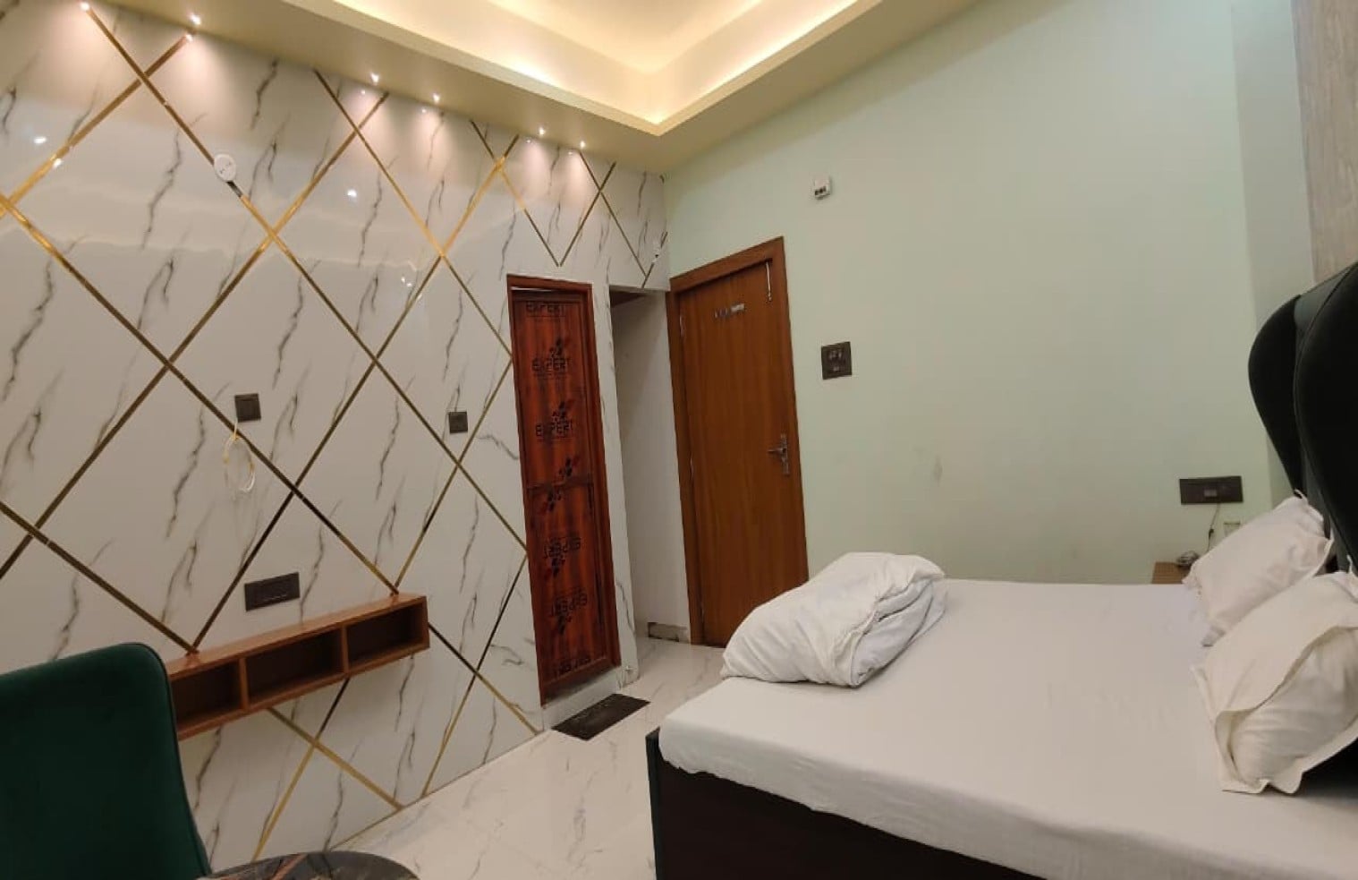 HOTEL VIJAY SHREE (LUXURY BANQUET) - Tap to explore photos