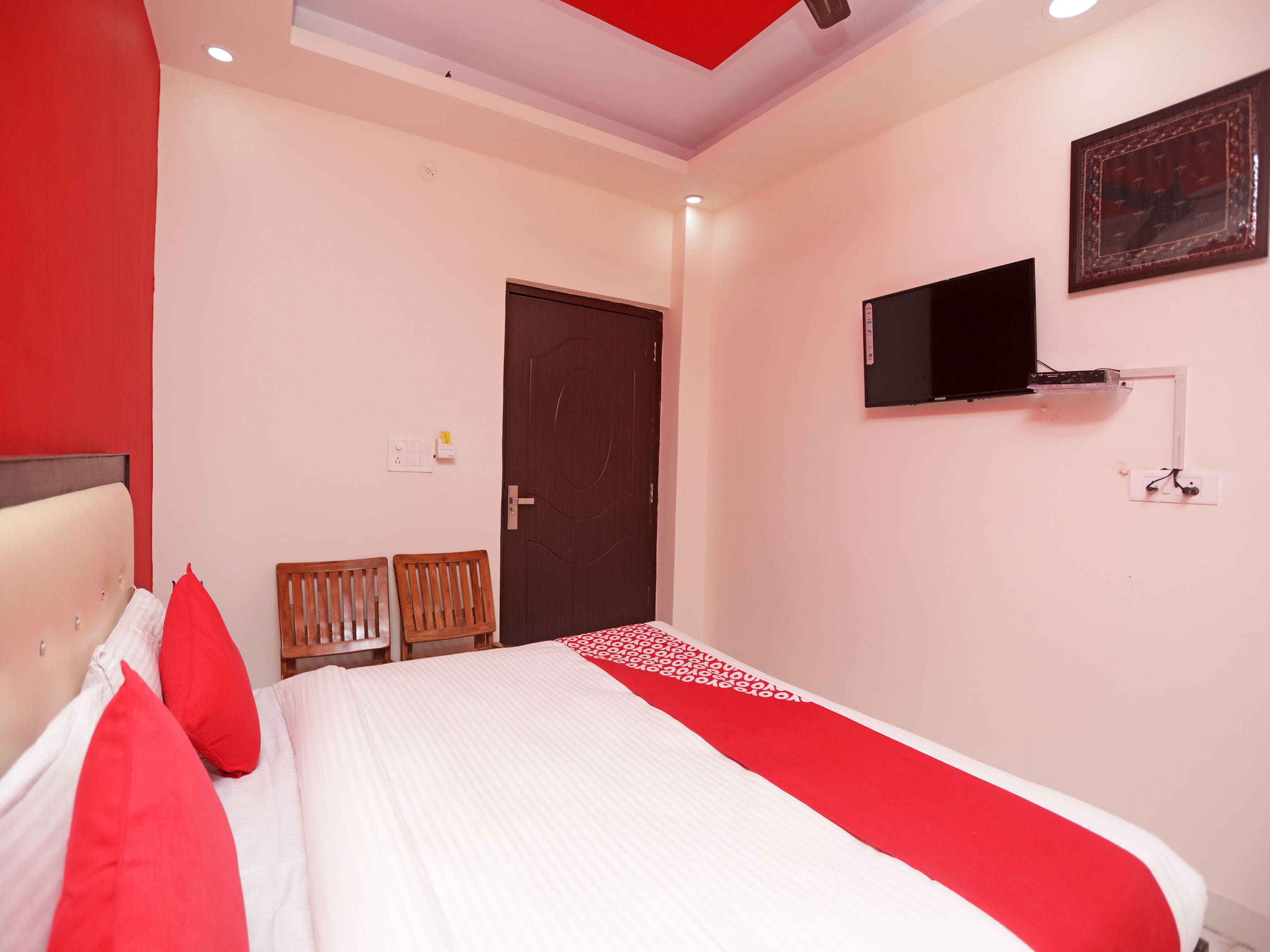 Super Hotel O Raj Palace - Tap to explore photos