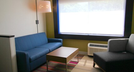 Holiday Inn Express & Suites OSWEGO Room Type - 2 Queen Suite Extra Living Area