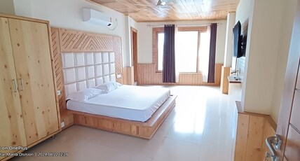 HOTEL ROSHAN REGENCY BY SERAJ HERITAGE INN Room Type - Luxury room with Bath Tub - AC Room HOTEL ROSHAN REGENCY BY SERAJ HERITAGE INN Room Type - Luxury room with Bath Tub - AC Room