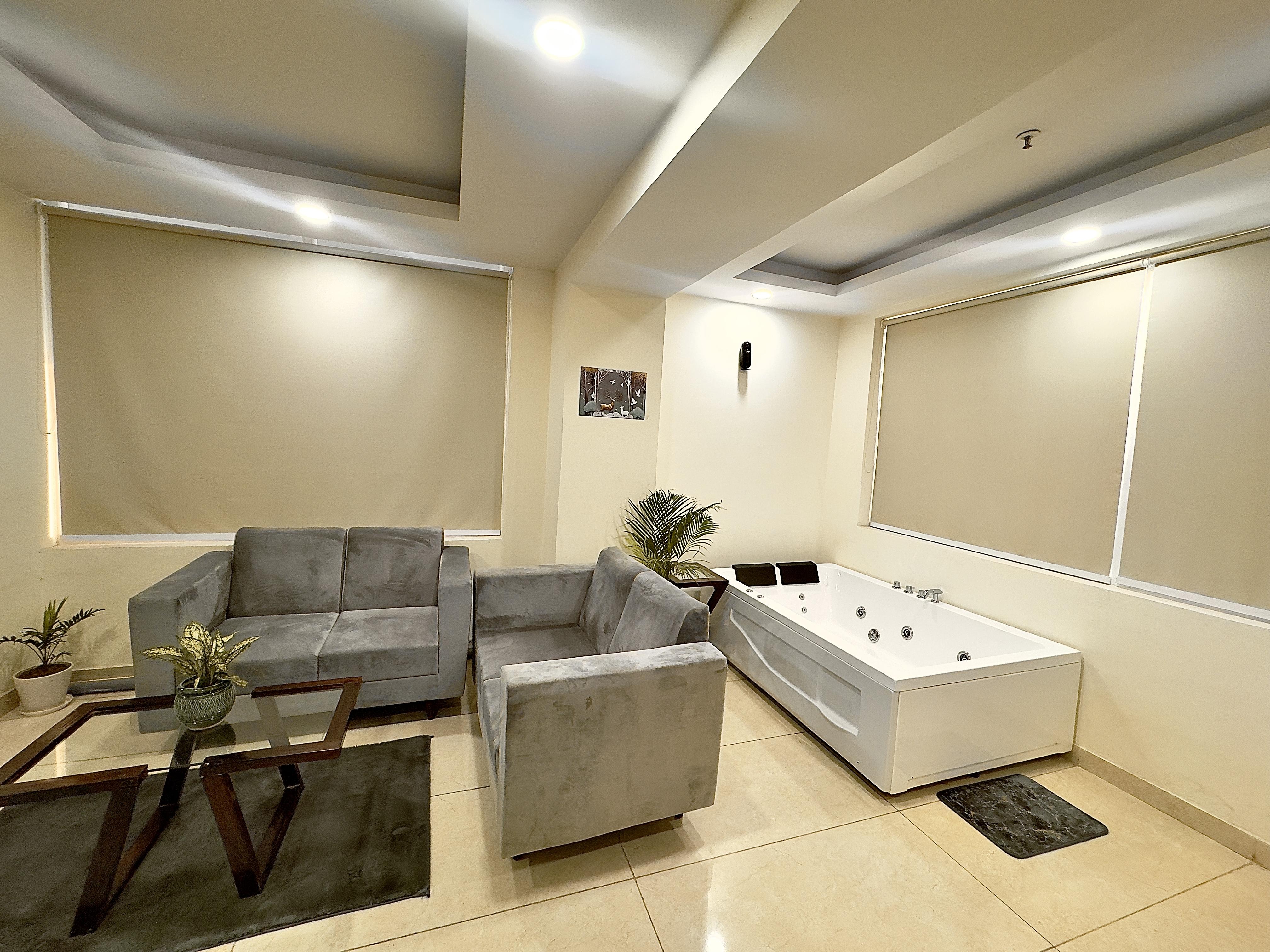 High Rise Lavish Room with Jacuzzi Amazing View - Tap to explore photos