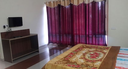 Hotel Himshikhar Room Type - Deluxe AC Hotel Himshikhar Room Type - Deluxe AC