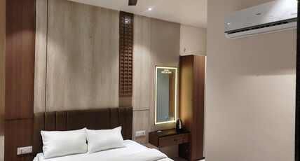 HOTEL SHYAM INN Room Type - Deluxe Room