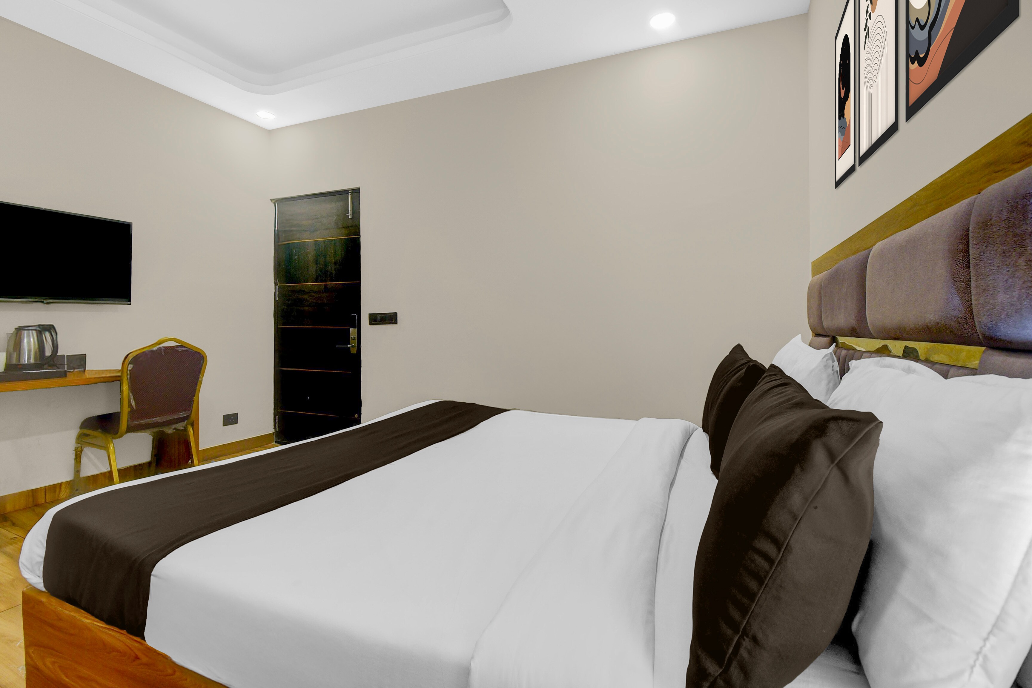 Townhouse Hotel Shipra Path - Tap to explore photos