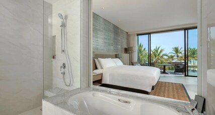 Phuket Marriott Resort and Spa, Nai Yang Beach Room Type - Guest room, 1 King, Garden view