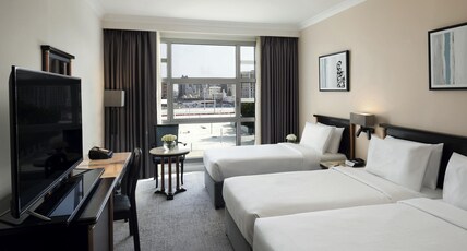 Anwar Al Madinah Movenpick Hotel Room Type - Superior 3 Beds Part Haram View