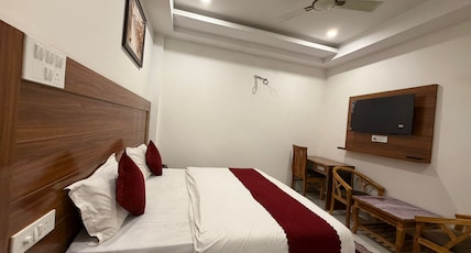 Shree Ji Retreat (A Boutique Stay) Room Type - Deluxe Queen Room Without Balcony Ganga View Shree Ji Retreat (A Boutique Stay) Room Type - Deluxe Queen Room Without Balcony Ganga View