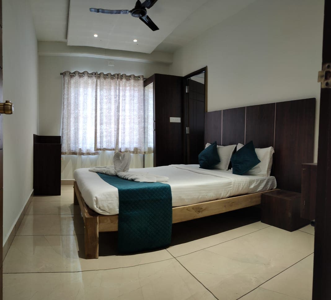 Quince elite - Tap to explore photos