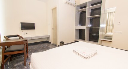 DPS Crown Hotel Room Type - Semi Suite