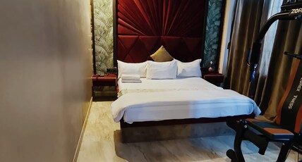 Hotel Orange Room Type - Bedroom