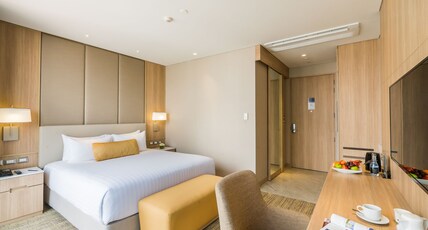SKYVIEW Hotel Bangkok - Em District Sukhumvit 24 Room Type - Premier King Room