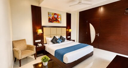 Hotel Sai Jashan Shirdi - Where blessings & comfort meet Room Type - Sai Bliss Suite (Suite Room) Complimentary Shuttle Pick Up & Drop To Sai Baba Temple (Gate-3)
