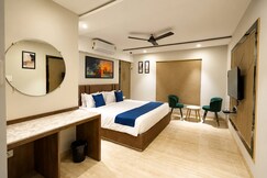 Premium AC Room with Lift near Bapat Square