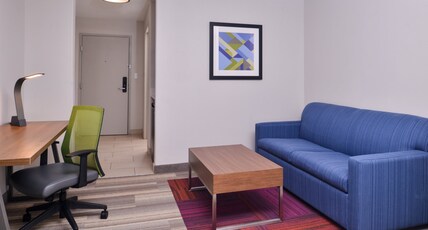 Holiday Inn Express & Suites Elgin, an IHG hotel Room Type - 1 King Bed Suite
