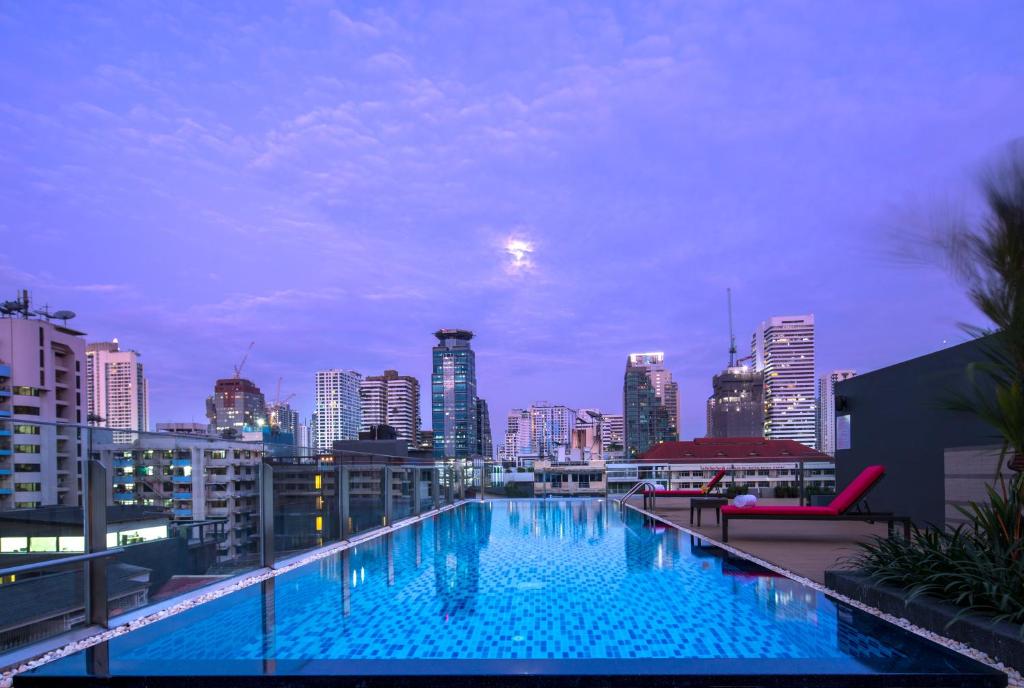 Travelodge Sukhumvit 11 - Tap to explore photos