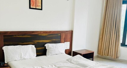 HOTEL SHREE SAI Room Type - Double bed A\C