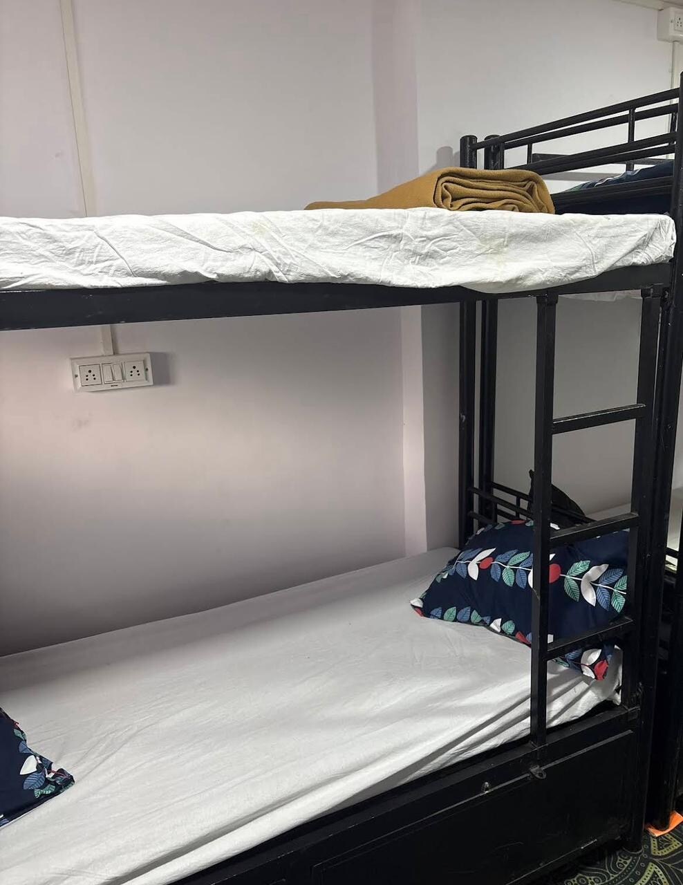 Quick stay hostel - Tap to explore photos