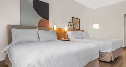 Spark by Hilton Winchester Room Type - 2 QUEEN BEDS NONSMOKING