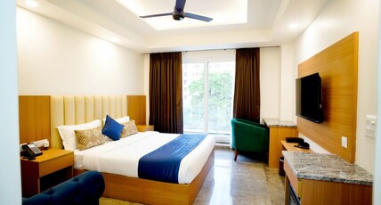 Royal Raven Hotel & Banquet Greater Noida Nearby India Expo Centre & Mart Room Type - Deluxe Room with Balcony