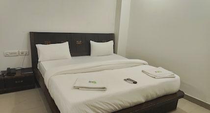 Hotel Apple Villa @ Paharganj Room Type - Super Deluxe Room with AC complimentary WIFI Hotel Apple Villa @ Paharganj Room Type - Super Deluxe Room with AC complimentary WIFI
