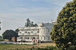 Jairaj Ecostay(1.5 km from Shamli Bus Stand)