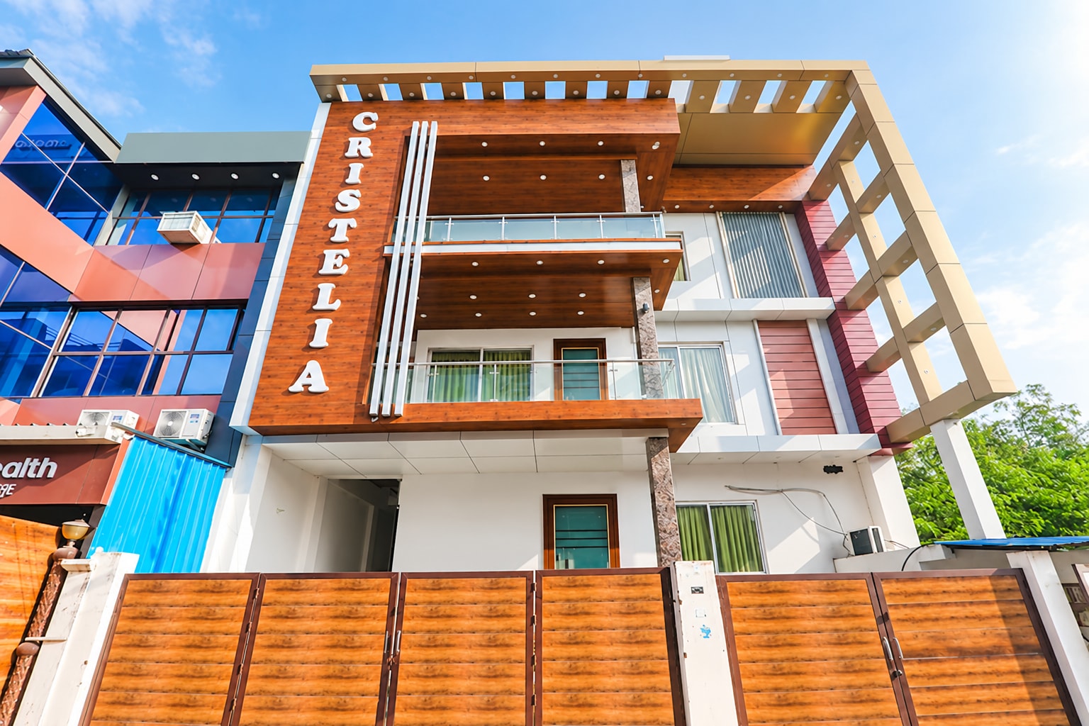 Hotel Cristelia - Tap to explore photos