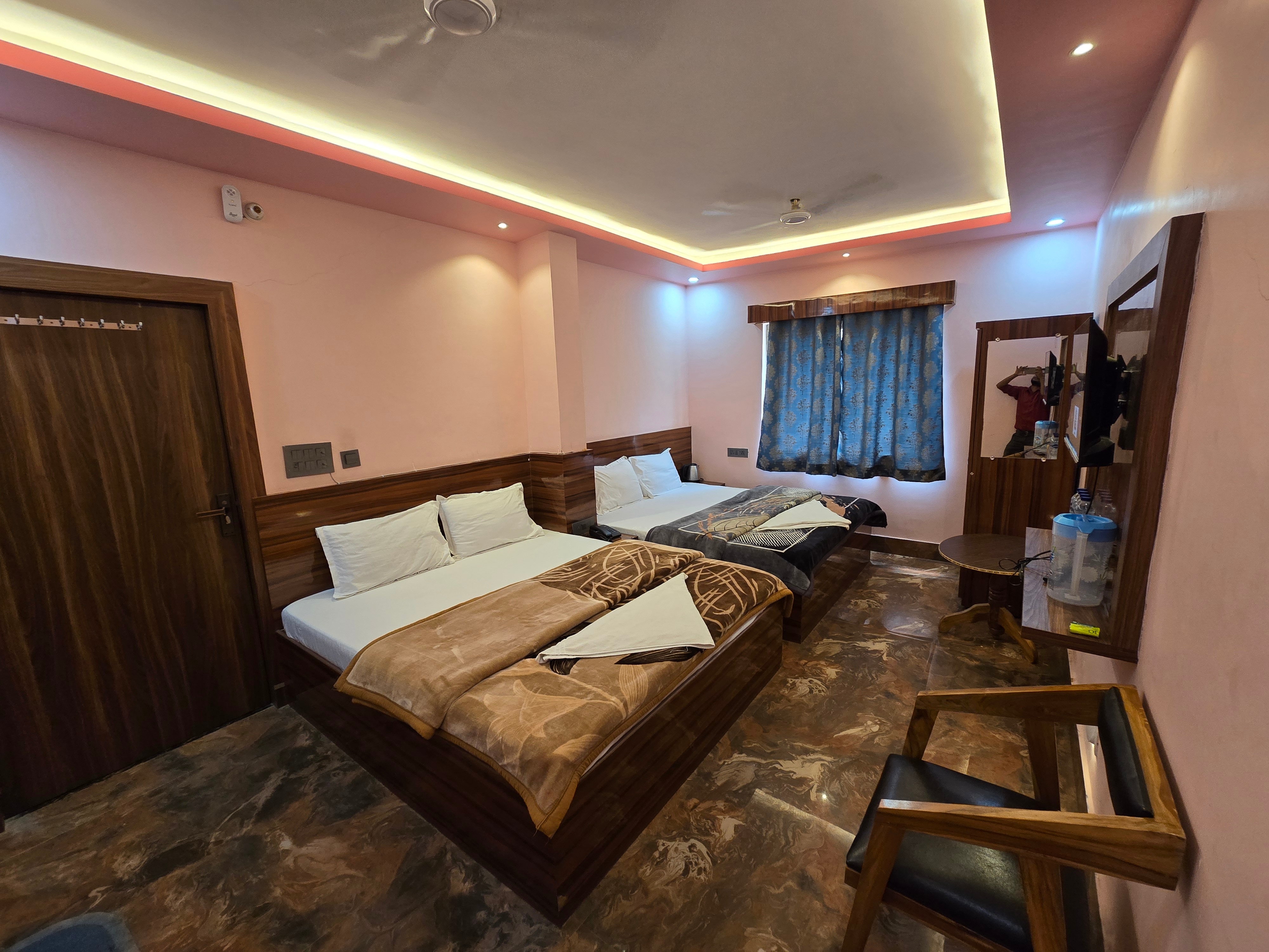 Siyaram Kunj Guest House - Tap to explore photos