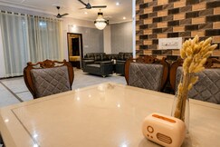 Rooms of Shri Radha Nikunj Vatika
