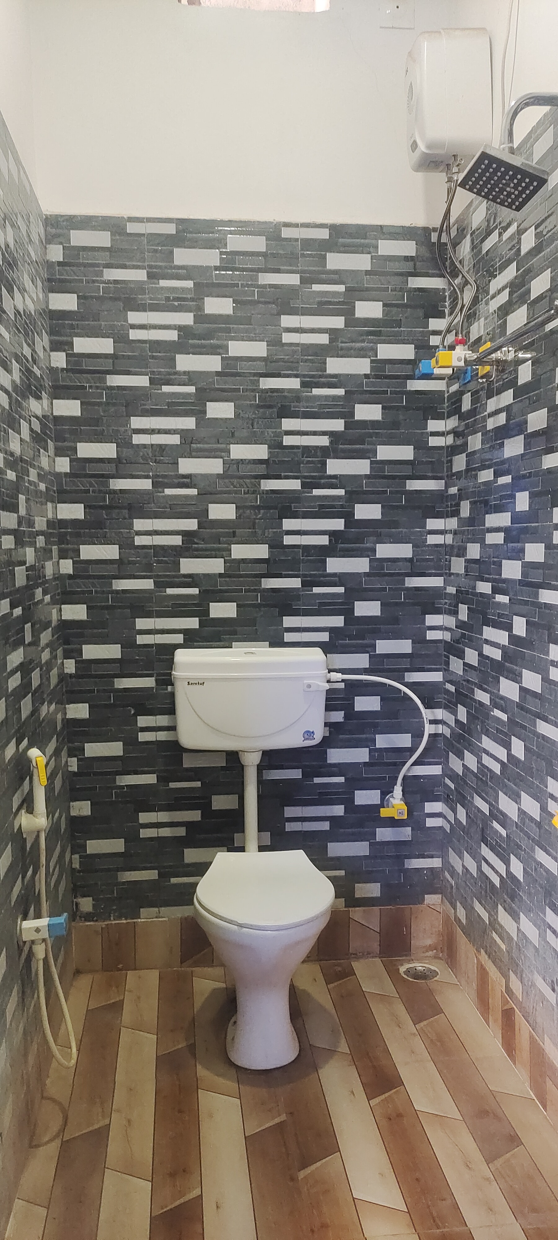 Hotel Prakriti Prangone - Tap to explore photos