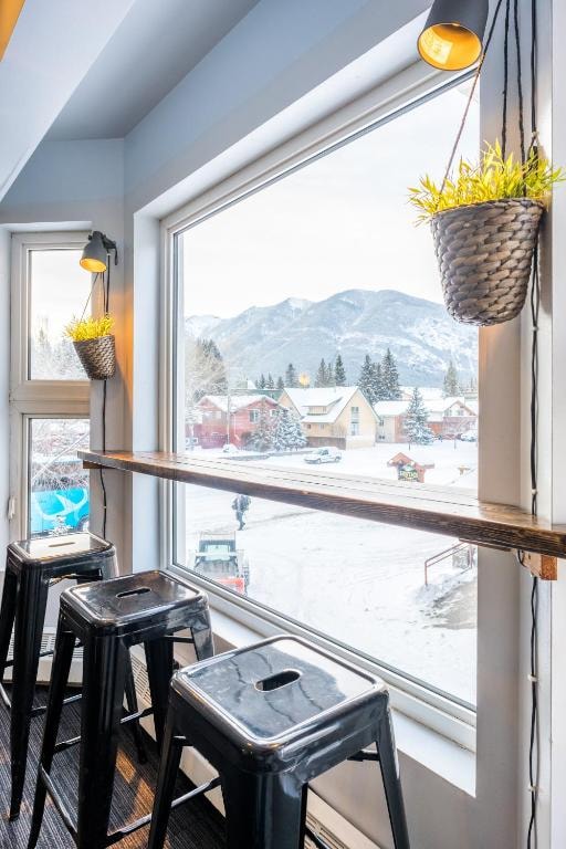 Samesun Banff Hostel - Tap to explore photos
