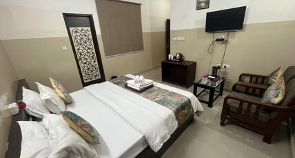 Hotel Comfort Inn  Near Jawahar Circle Room Type - super deluxe
