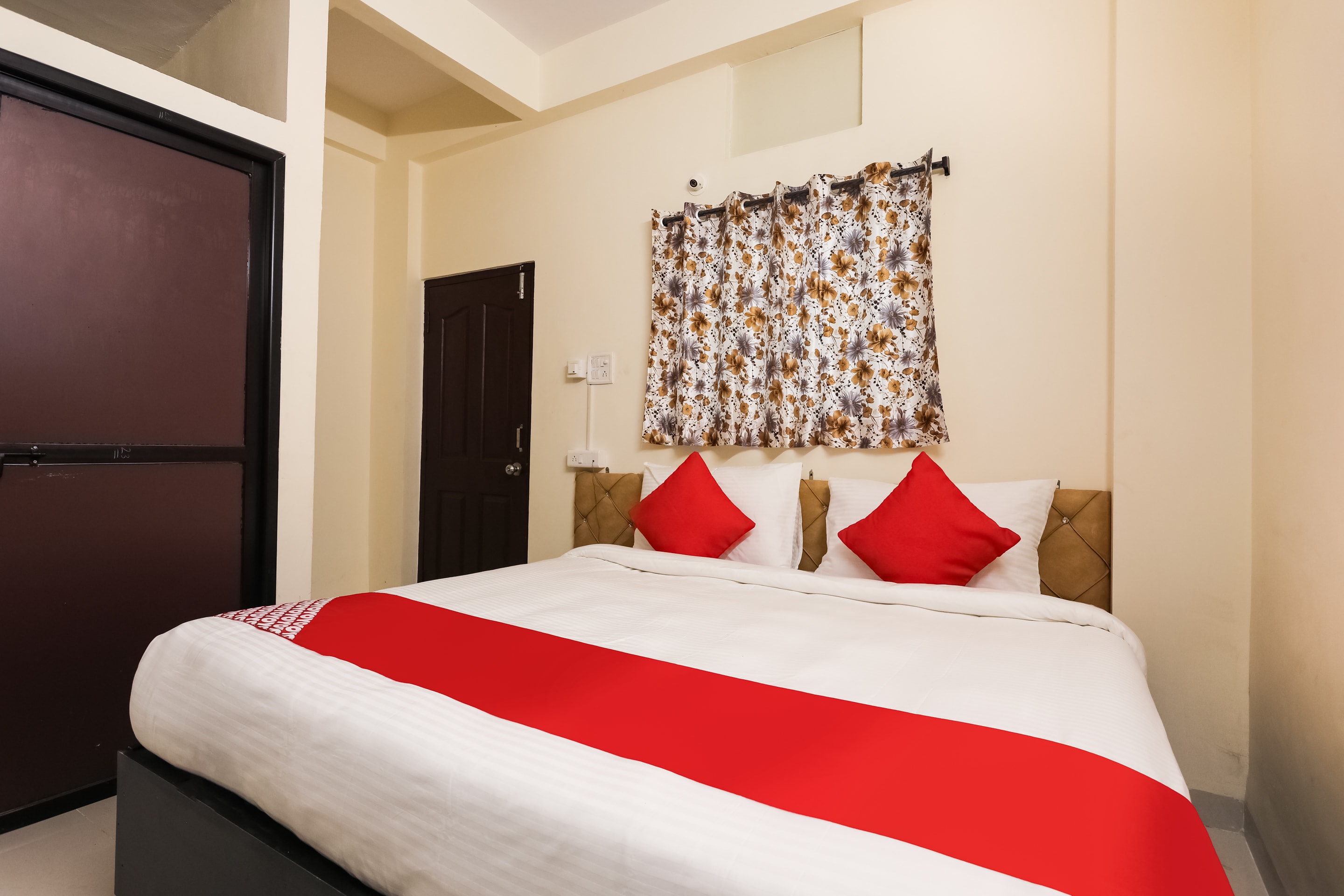 Hotel O Aashirwad - Tap to explore photos