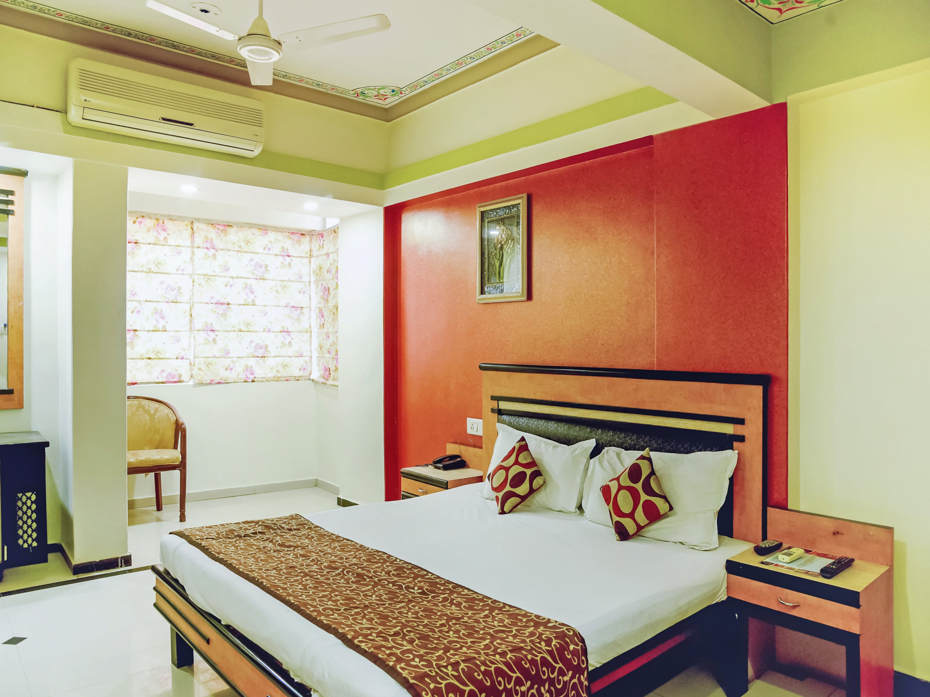 Hotel Sachdeva Excellency - Tap to explore photos