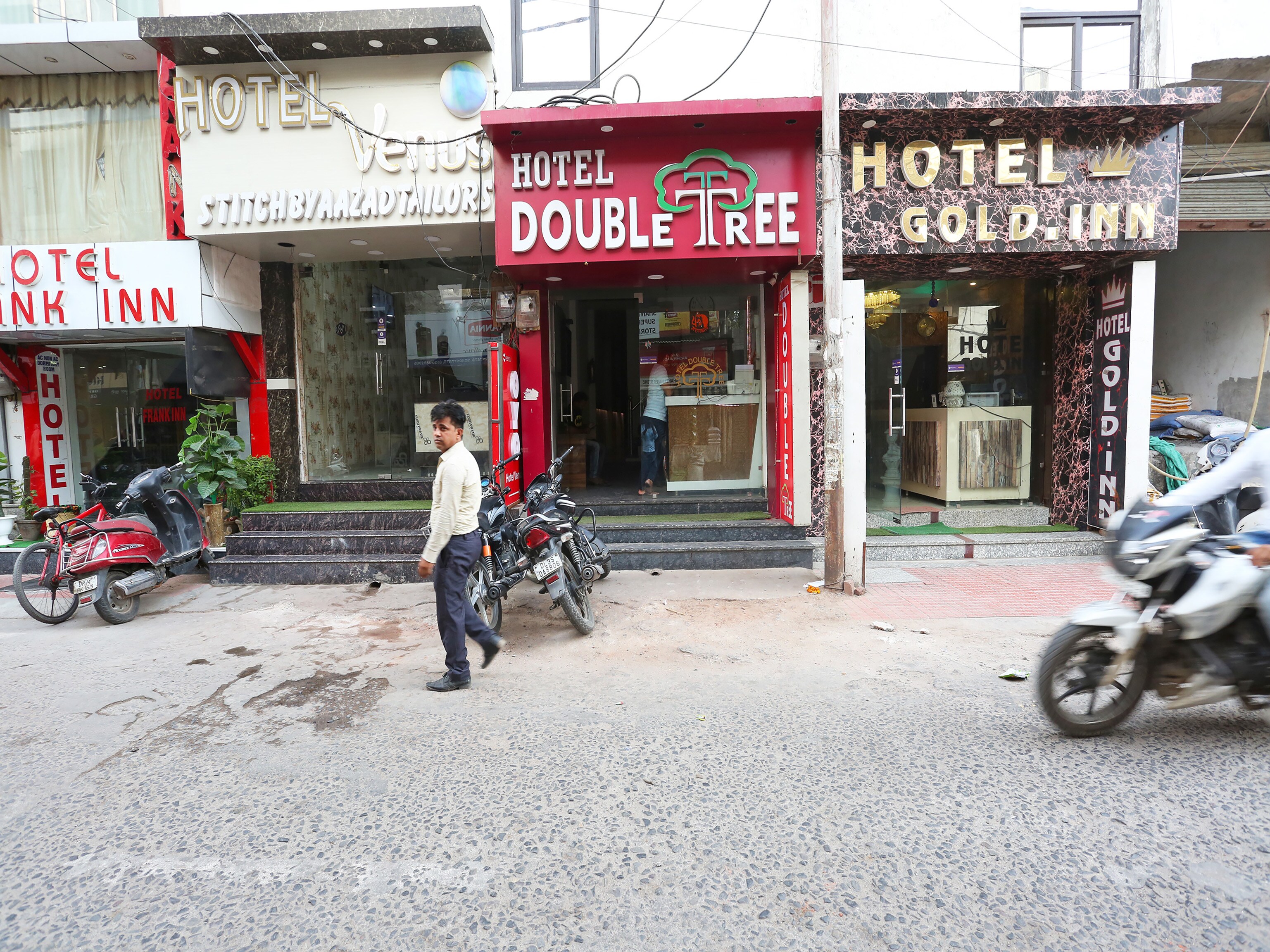Hotel Double Tree(250m from Ghaziabad Railway Stn) - Tap to explore photos