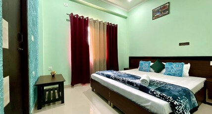 Rudram Aura X One Light Stays Room Type - Standard Non AC